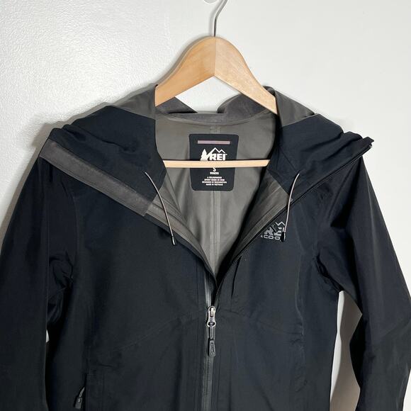 REI Co-op GTX Rain Jacket Womens Small Black Hooded Outdoor Hiking Camping - Picture 3 of 13